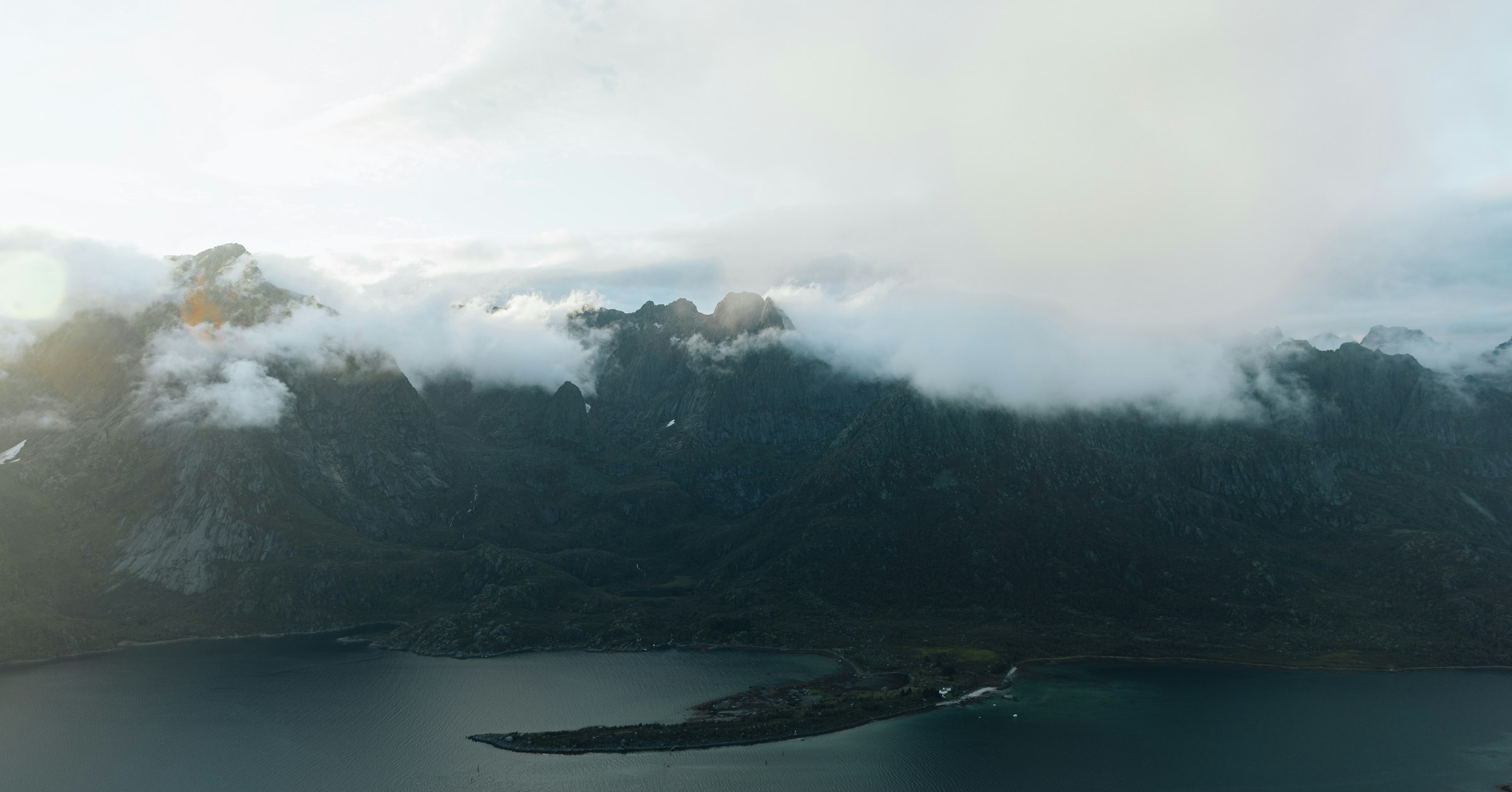 A wide mountain panorama by Florian Schindler